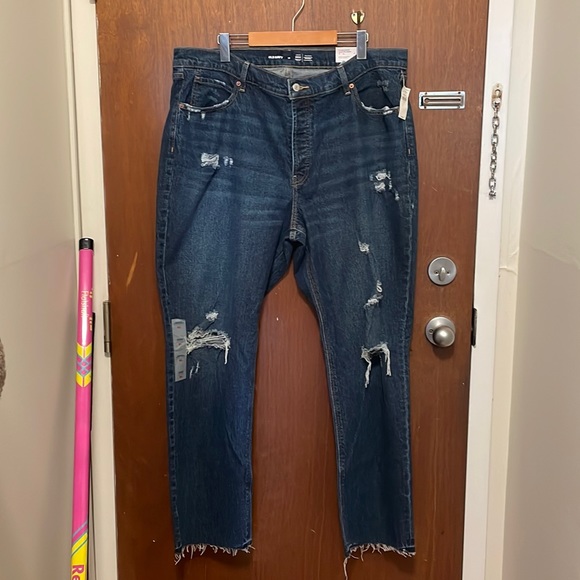 NWT Old Navy High Rise Distressed Slouchy Straight Jeans - Picture 3 of 16